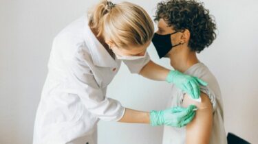 Vaccination-pexels-nataliya-vaitkevich-8830479-hero