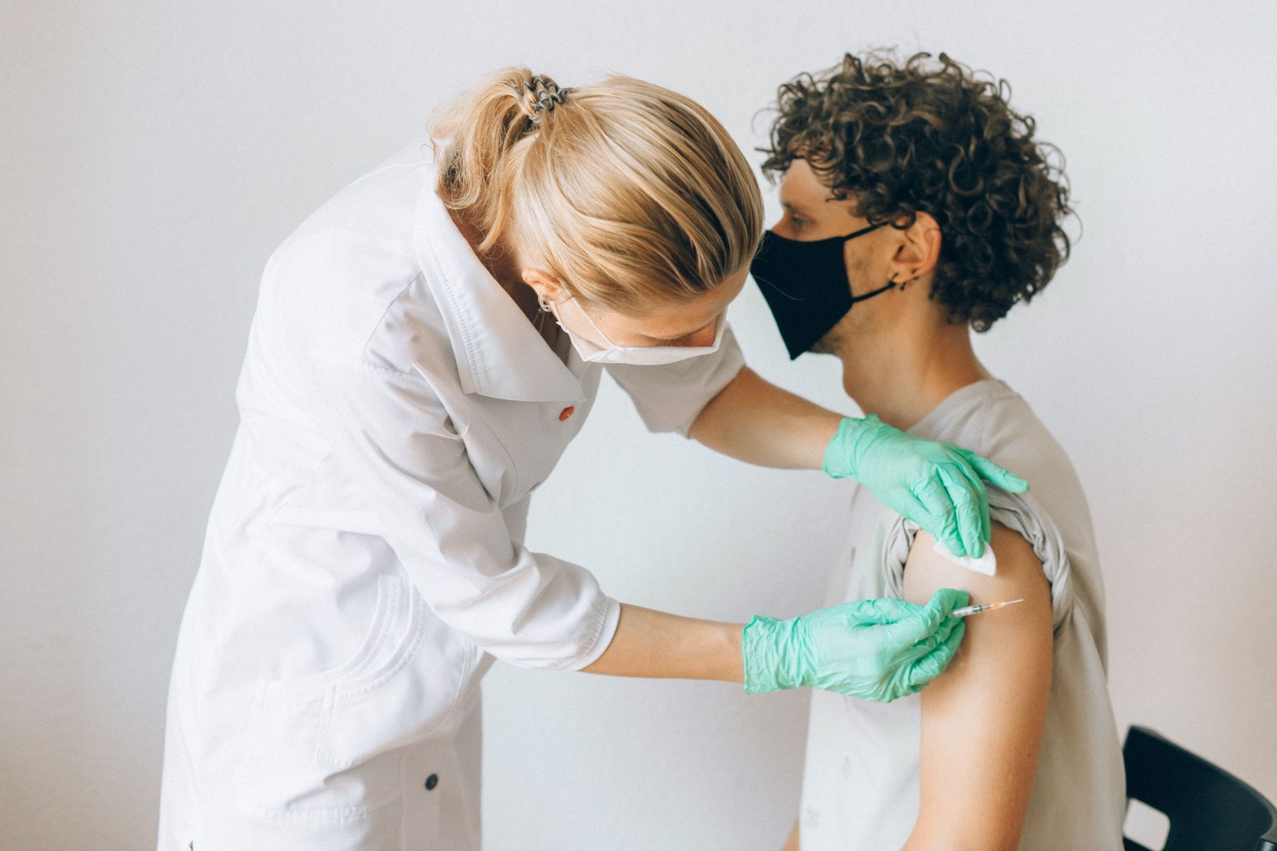 Vaccination-pexels-nataliya-vaitkevich-8830479-hero